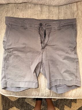 Roundtree & Yorke Trim Fit 7” Chino Shorts